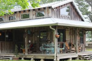 Bonne Terre Cottage, Breaux Bridge.  Photo by Chere Coen