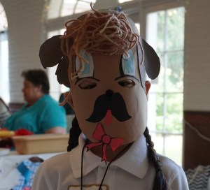 How adorable is this puppy mask with a bow on its chin!